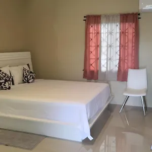  Villa 3 Bedrooms. 3 Bath Villa. Pool. Super Jamaica